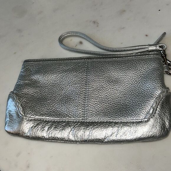 Vintage Wilson leather silver leather wristlet - Picture 3 of 4